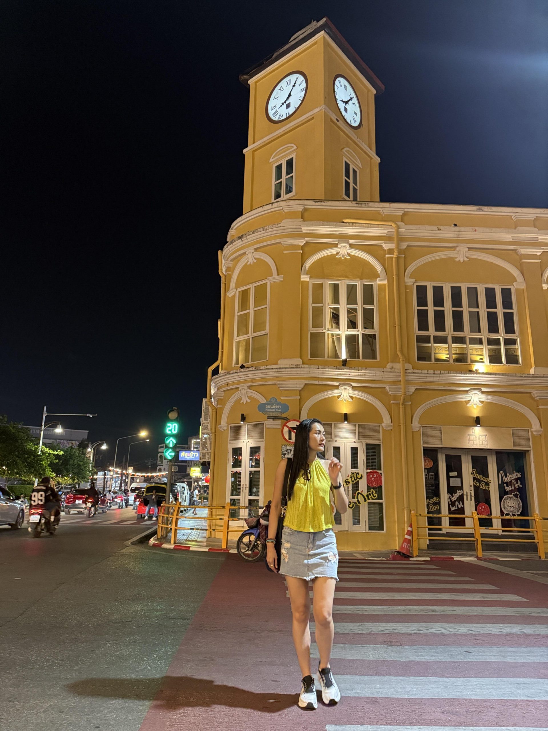 Die Legende des Goldenen Uhrturms: Das ultimative Wahrzeichen von Phuket Old Town